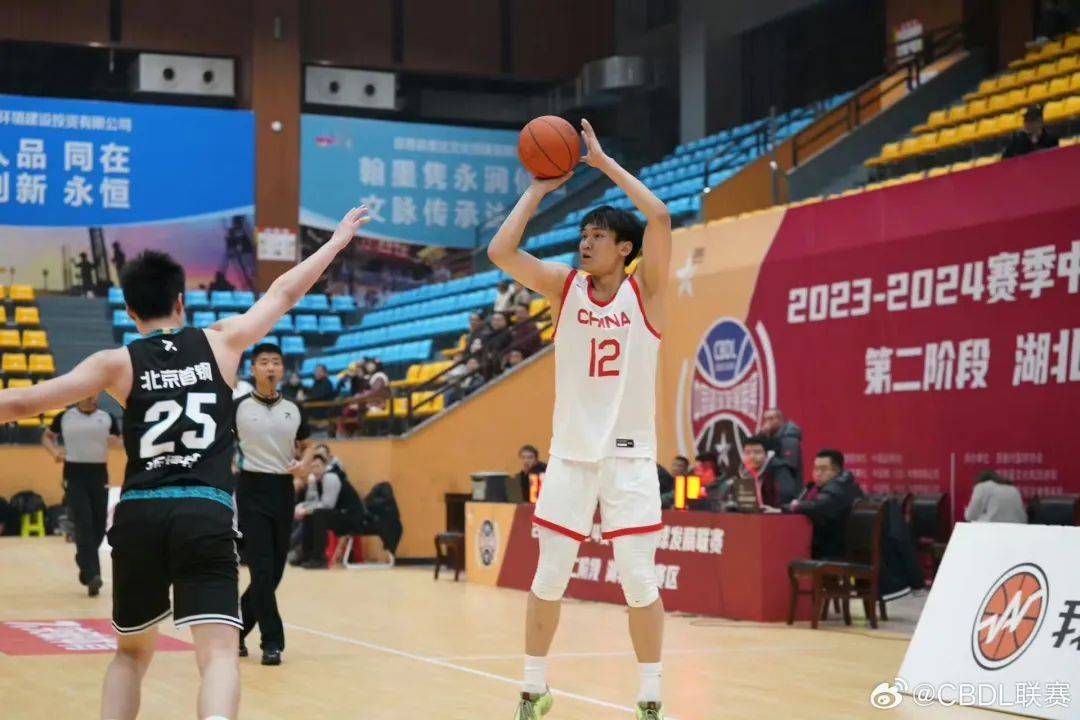 八戒体育-总决赛FMVP！晒管子煜超远三分瞬间(KPL选手训练日常)