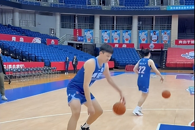 杨瀚森本赛季个人集锦上篇：场均28封盖领跑CBA(杨翰林简介)